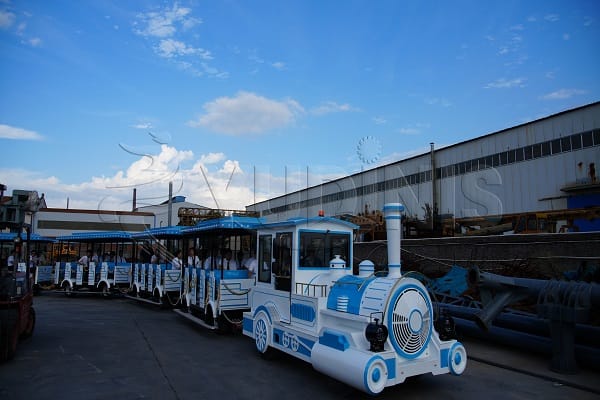 40-Seat Trackless Tourist Train Boosts Tourism in Spanish City Park